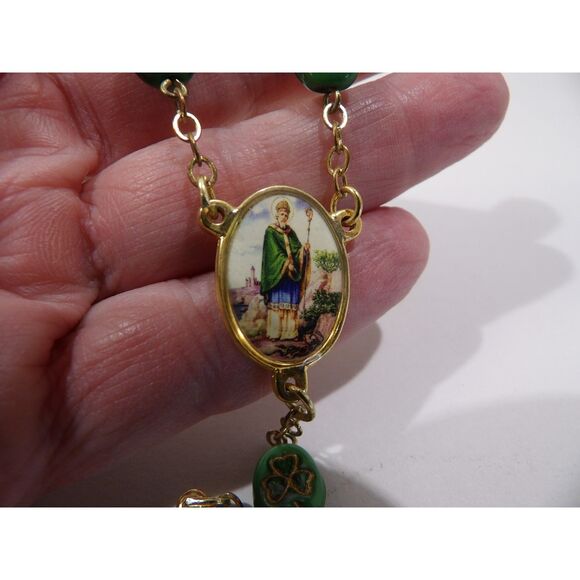 Irish shamrock St. Patrick rosary bracelet green glass beads, crucifix - Picture 10 of 12